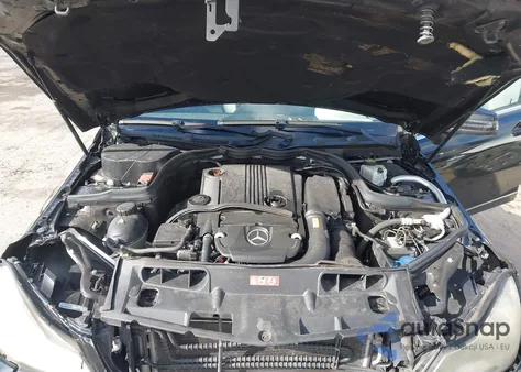 2013 Mercedes-Benz C 250 Luxury/Sport z USA, uszkodzony, nr VIN WDDGF4HB1DA773561